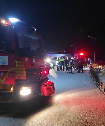 İşçi servisleri çarpıştı: 8 kişi yaralandı!