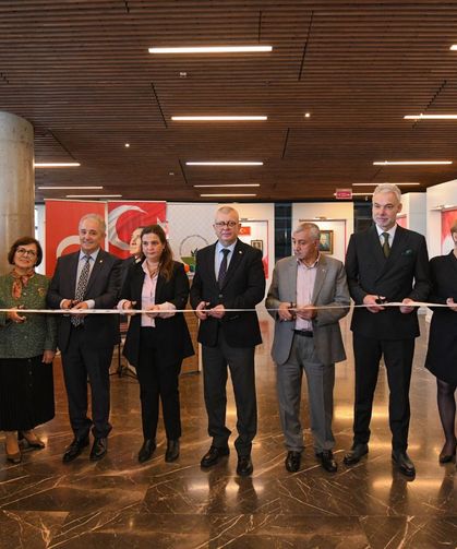 Cumhuriyet’in hafızası Bursa’da sergiye açıldı