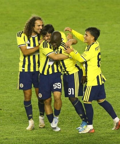 Fenerbahçe 10 kişi kaldığı maçta 2 golle kazandı