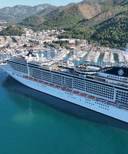 Marmaris’e dev kruvaziyer geldi: 3 bin 705 turist ilçeye akın etti