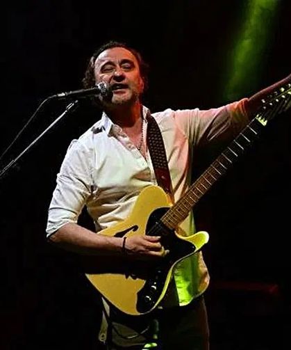 Şarkıcı Nev ikinci kez entübe edildi, menajeri dua istedi