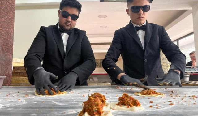 Takım elbiseli fırıncılar ilgi odağı oldu