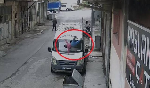 2 yaşındaki çocuk binanın 2'inci katından çöp kovasına düştü!