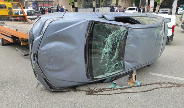 Şanlıurfa'da kamyon ile çarpışan otomobil ters döndü