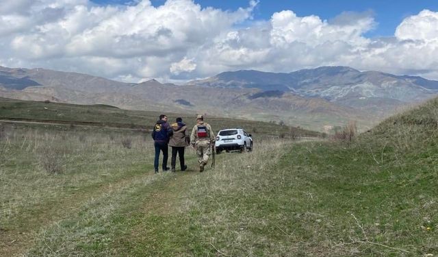Aranan şahıs jandarmadan kaçamadı