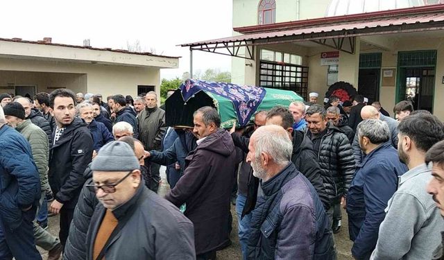 Ayrı yaşadığı eşi tarafından öldürülen kadın defnedildi