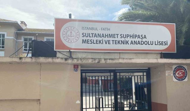 Depremde hasar alan 2 okul tahliye edildi