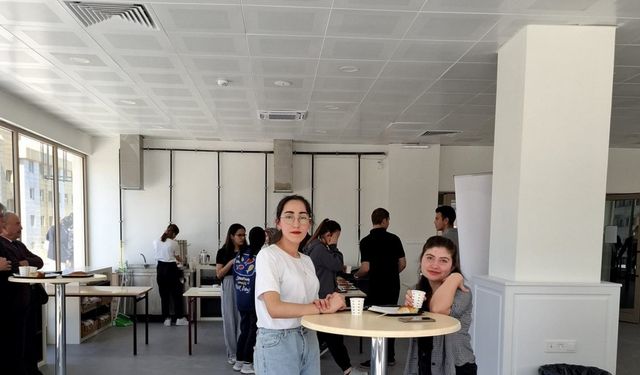 Gedik Ahmet Paşa Kütüphanesi’nde gençlere sıcak ikramlı destek