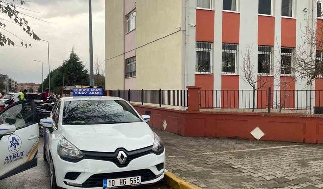 Okul civarında sürücü kursuna velilerden tepki
