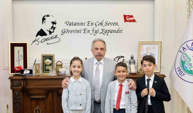 Talas’ta başkanlık koltuğuna çocuklar oturdu