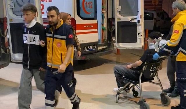 Bursa'da saldırgan  2 şahsı silah kabzasıyla darp etti