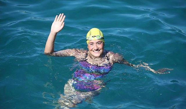 Aysu Türkoğlu, Kaiwi Kanalı yüzüşünde hedefine yaklaştı