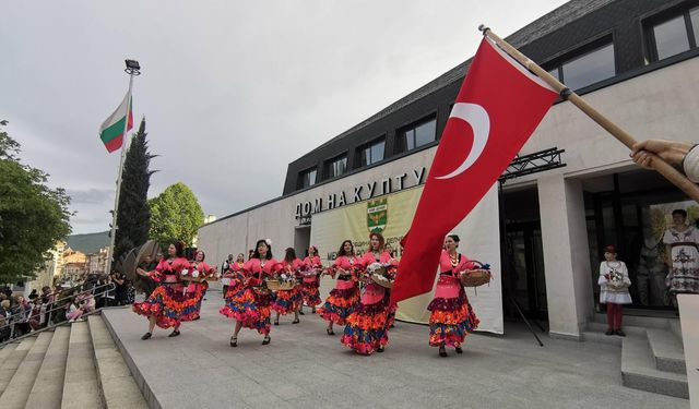 Nilüfer Belediyesi Halk Dansları Topluluğu Bulgaristan’da alkışları topladı