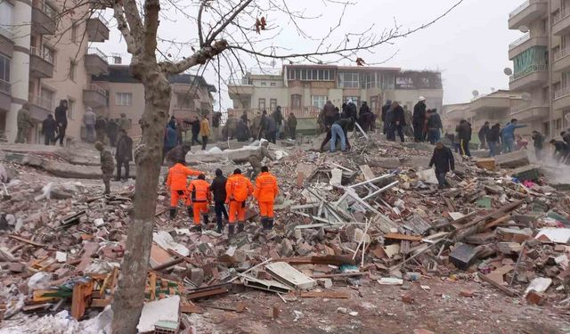 78 kişiye mezar olan Hakimbey Apartmanı’yla ilgili davada savcının araştırma talebi reddedildi