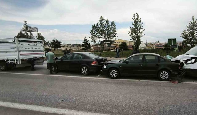 Afyonkarahisar’da zincirleme trafik kazası, 4 dört araç birbirine girdi