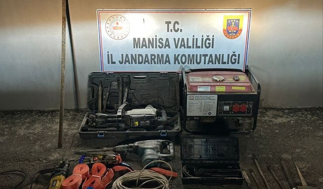 Akhisar’da kaçak kazı yapan 2 şüpheli suçüstü yakalandı