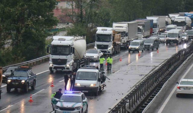 Anadolu Otoyolu Sakarya geçişinde 4 saatte 7 ayrı kaza meydana geldi