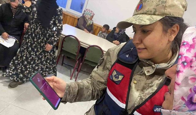 Ardahan’da jandarma kadınları KADES hakkında bilgilendirdi