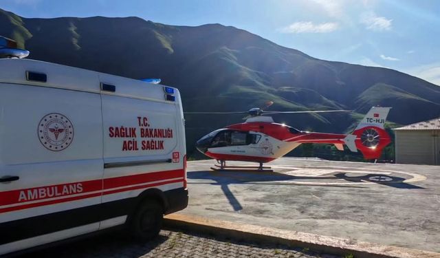 Bahçesaray’da yaşlı hasta helikopter ambulansla Van’a sevk edildi