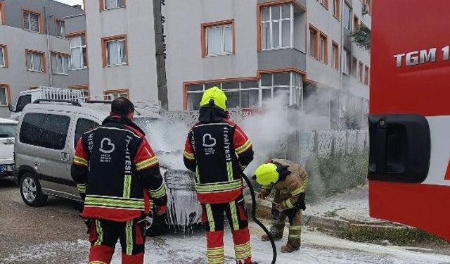 Bandırma’da araç yangını korkuttu