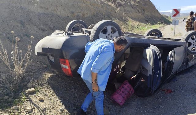 Başkale yolunda trafik kazası: 2 yaralı