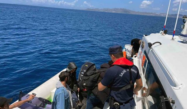 Datça’da Yunanistan’ın geri ittiği 10’u çocuk 33 düzensiz göçmen kurtarıldı