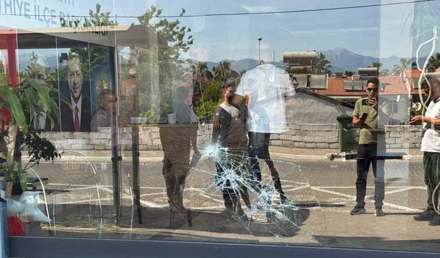 Fethiye’de AK Parti İlçe Başkanlığı binasına taşlı saldırı