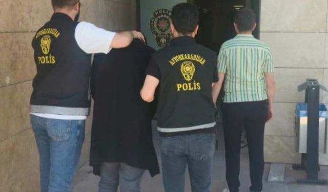 Gece girdiği kafeyi soyan hırsızdan şaşırtan not