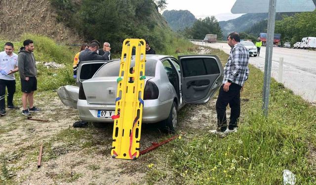 Isparta-Antalya karayolunda otomobil ile kamyon çarpıştı: 1 yaralı