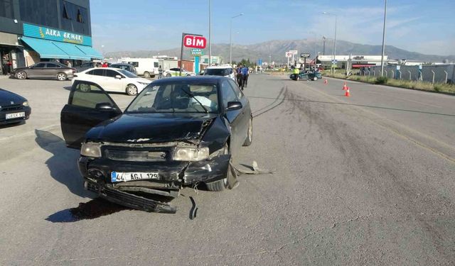 Kazaya karıştı, aracını bırakıp kaçtı