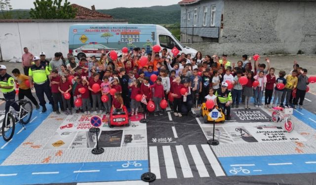 Kırklareli’nde köy okullarındaki öğrencilere trafik eğitimi