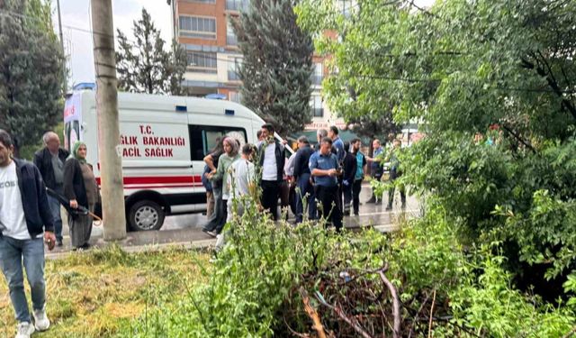 Malatya’da müstakil ev çöktü: 3 kişi yaralandı