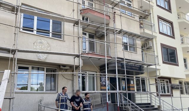 Manisa’da aracından uyuşturucu çıkan şahıs tutuklandı