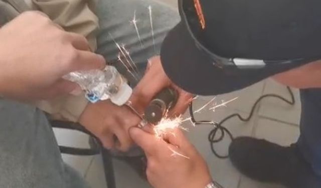 Öğrencinin parmağına sıkışan yüzüğü itfaiye ekipleri keserek çıkardı