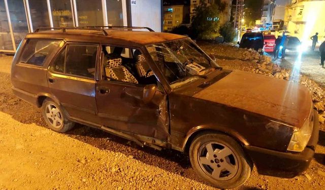 Otomobil ile motosiklet çarpıştı; 1 yaralı