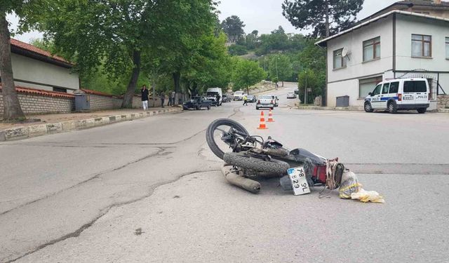Safranbolu’da otomobille motosiklet çarpıştı: 3 yaralı