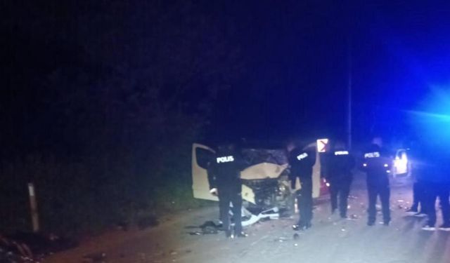 Sakarya’da otomobilin çarptığı motosiklet paramparça oldu: Motokurye hayatını kaybetti