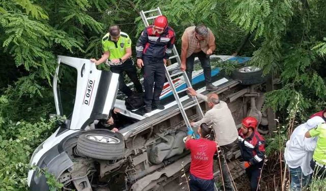 Trabzon’da dolmuş şarampole yuvarlandı: 5 yaralı