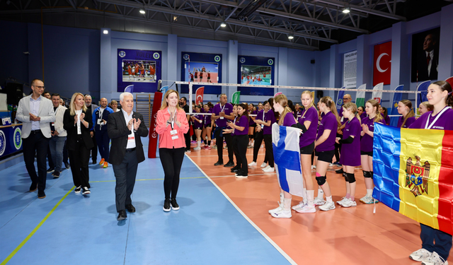 Bursa'da Kardeş Şehirler Voleybol Turnuvası başladı