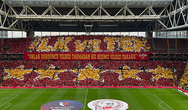 Galatasaray taraftarından özel koreografi: Mourinho ve Fenerbahçe'ye gönderme