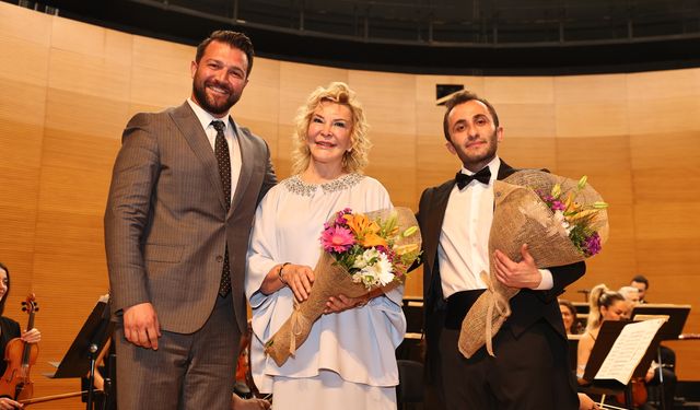 Nilüfer Senfoni Orkestrası ilk konserinde Gülsin Onay'ı ağırladı