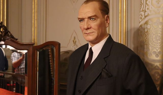 Atatürk'ün balmumu heykeli Hünkar Köşkü'ne eklendi