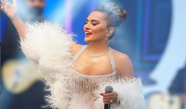 Demet Akalın'ın "bayram acısı", parmağını kulis kapısına sıkıştırdı