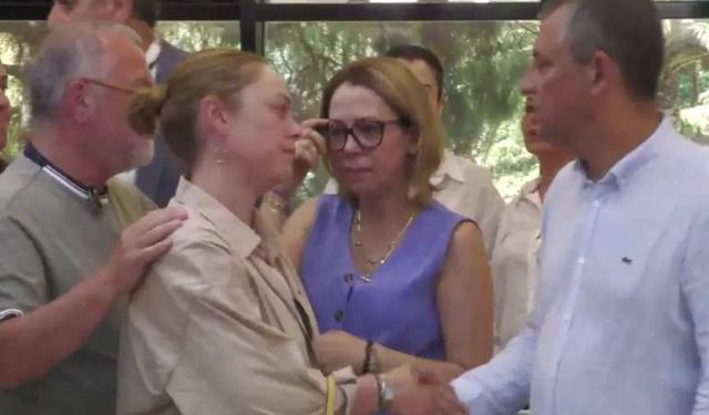 Demet Evgar'dan Ferdi Zeyrek'in ailesine taziye ziyareti