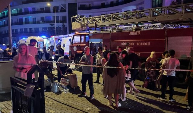 5 yıldızlı otel yangını: 622 turist tahliye edildi