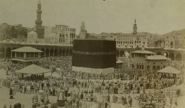Mekke'ye girmek için Müslüman olan Avrupalı 'casus' Kâbe'nin tarihi fotoğraflarını nasıl çekti?