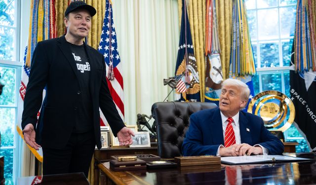Elon Musk, "Donald Trump, Epstein dosyalarında" paylaşımını sildi