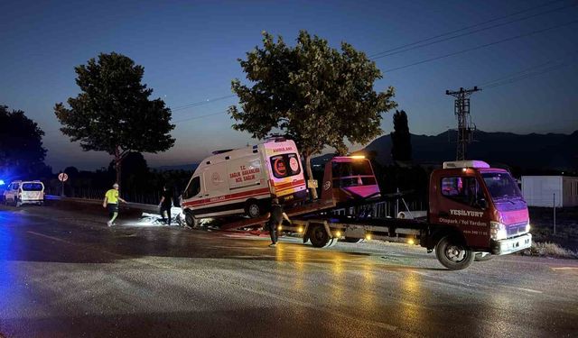 Bursa'da ambulans trafik kazasına karıştı