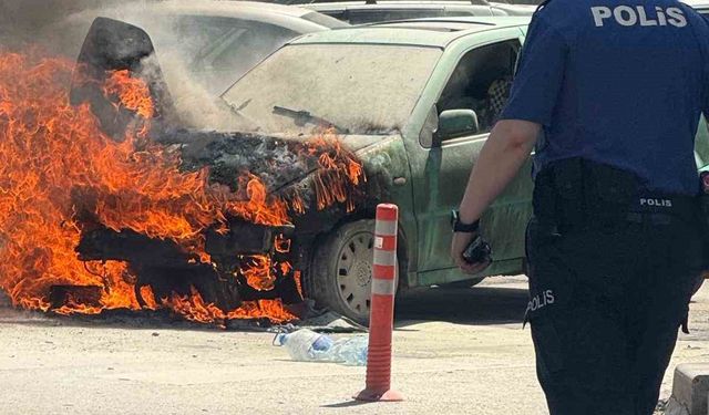 Ankara’da bir araç alev alev yandı