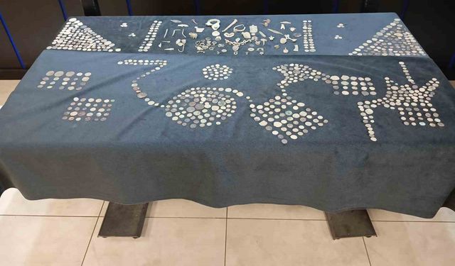 Ankara’da tarihi eser operasyonu: Eski dönemlere ait çok sayıda sikke ve eşya ele geçirildi